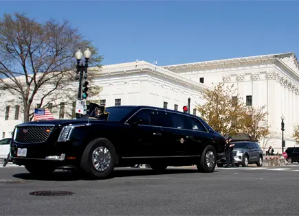Trump asiste a Corte Suprema para escuchar alegatos sobre ciudadan&iacute;a