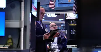Wall Street cierra en rojo tras &uacute;ltimos ataques de EU en Ormuz