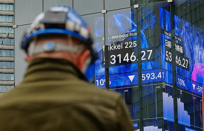 Caen bolsas y se encarece el crudo