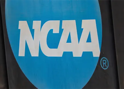 Donald Trump firma orden ejecutiva para regular deportes universitarios