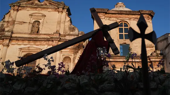 Miles celebran Viernes Santo con procesiones en Am&eacute;rica Latina