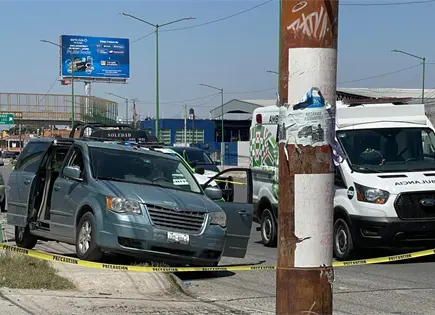 Muere al volante tras infarto y provoca choque en Soledad