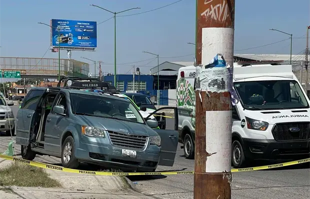 Muere al volante tras infarto y provoca choque en Soledad
