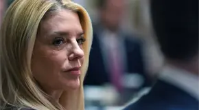 Pam Bondi pierde cargo en Justicia tras presiones de Trump Pam Bondi pierde cargo en Justicia tras presiones de Trump