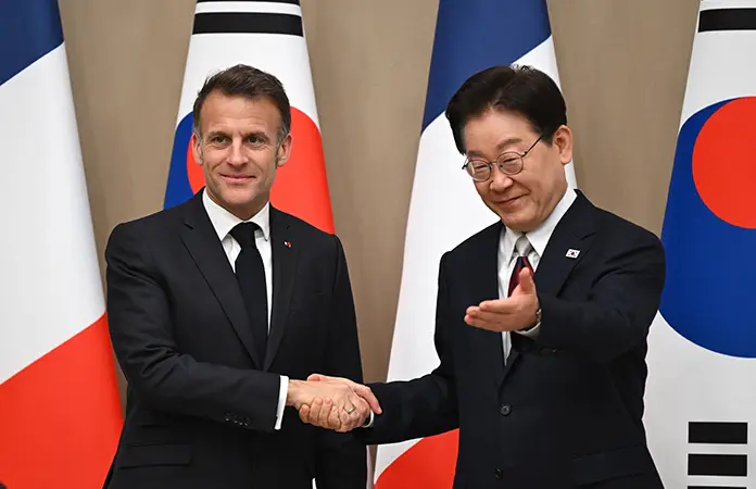 Francia y Surcorea buscan abrir Ormuz