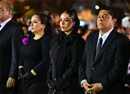 Gallardo asiste a la Procesi&oacute;n del Silencio en SLP
