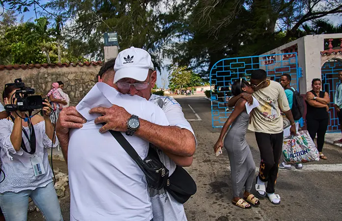 Inicia Cuba liberación de presos indultados