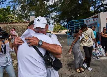 Inicia Cuba liberación de presos indultados Inicia Cuba liberación de presos indultados