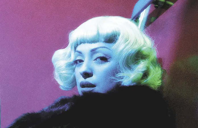 MON LAFERTE SE PRESENTA EN LA PLAZA FUNDADORES