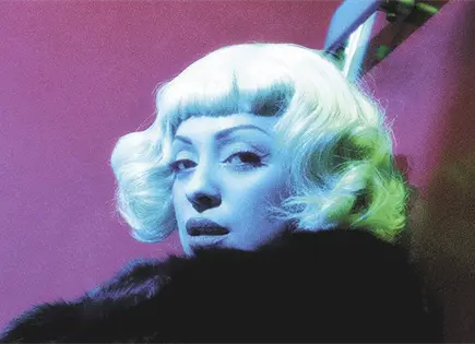 MON LAFERTE SE PRESENTA EN LA PLAZA FUNDADORES