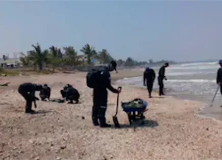 Pemex recolecta 889 toneladas de crudo tras derrame en golfo México Pemex recolecta 889 toneladas de crudo tras derrame en golfo México