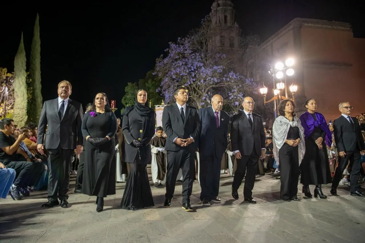 R. Gallardo honra la Procesión del Silencio