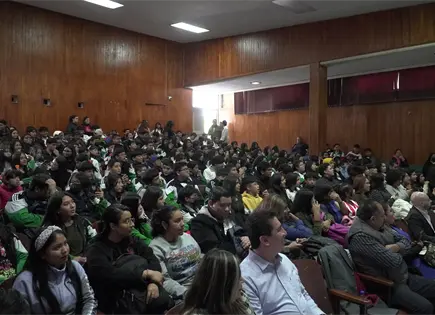 Aplican examen TOEFL a j&oacute;venes potosinos en programa estatal