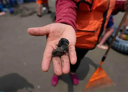 Derrame de petr&oacute;leo afecta el turismo