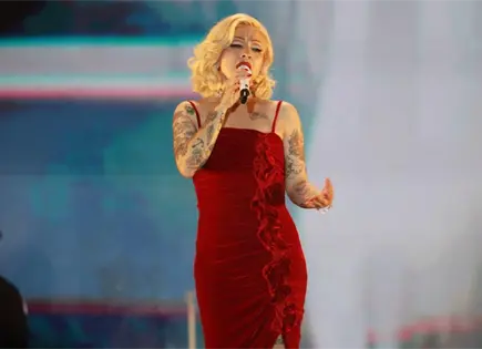 Mon Laferte cierra Festival en Primavera ante 15 mil