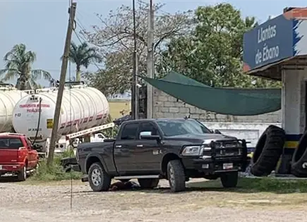 Ultiman a ebanense al estar frente a comercio de llantas