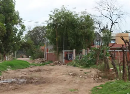 Arreglan caminos en Bocas