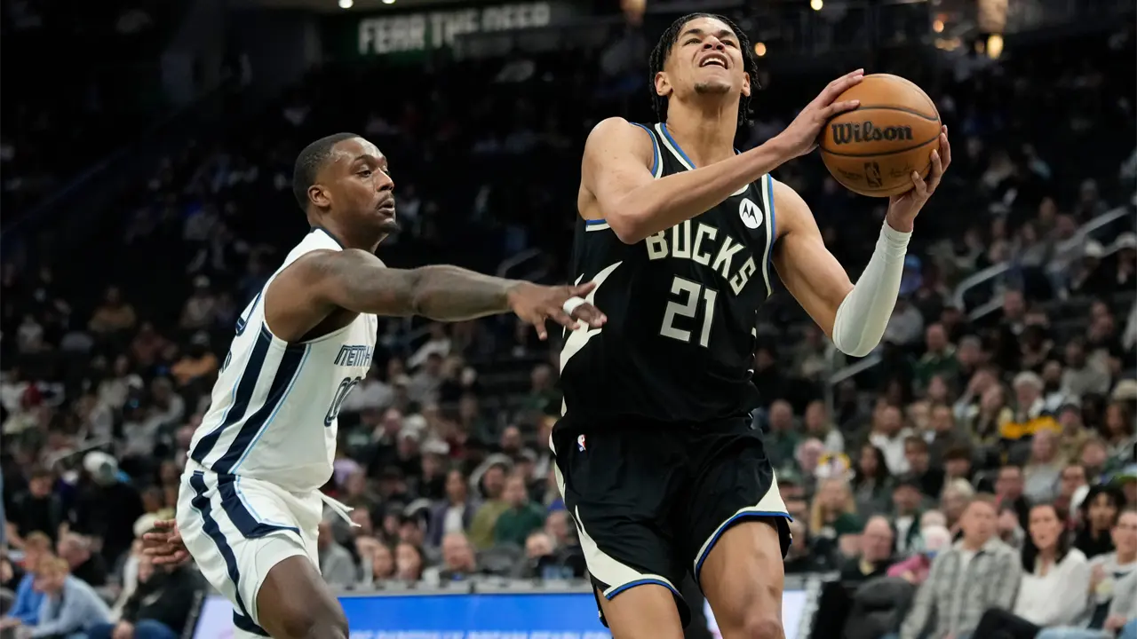 Bucks vencen a Grizzlies 131-115 en Milwaukee
