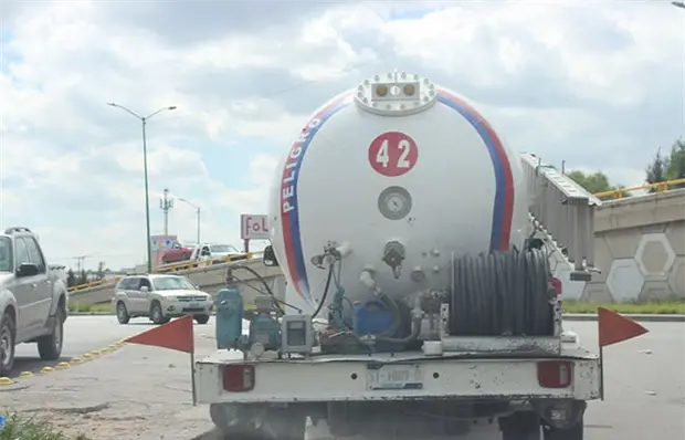 Cachan a piperos llenando tanques