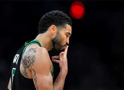 Celtics vencen a Raptors en Boston con Brown y Tatum