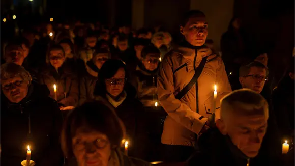 Cristianos celebran la Pascua con fotos en todo el mundo