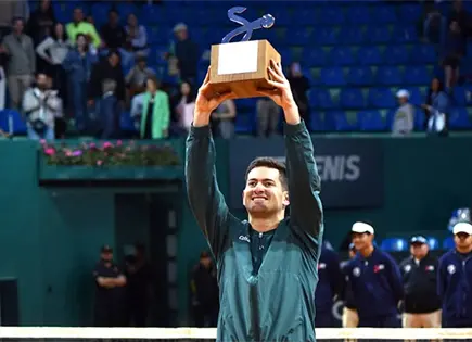 &iexcl;ES CAMPE&Oacute;N!