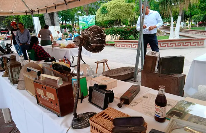 Exhiben diversos artículos antiguos