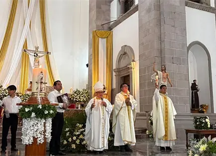 Realiza iglesia la Vigilia Pascual