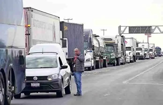 Transportistas inician bloqueos