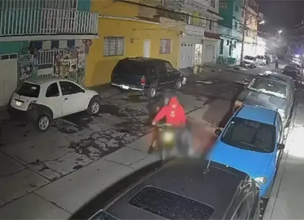 Abandonan cuerpo en Naucalpan; captan huida en motocicleta