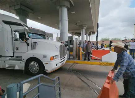 Campesinos liberan casetas en Sinaloa y advierten que radicalizarán acciones Campesinos liberan casetas en Sinaloa y advierten que radicalizarán acciones