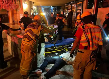 Clausuran bar en Los Cabos tras intoxicaci&oacute;n de ocho personas