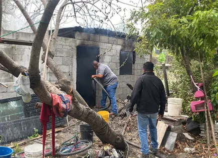 Cortocircuito desata incendio en vivienda de Ciudad Valles