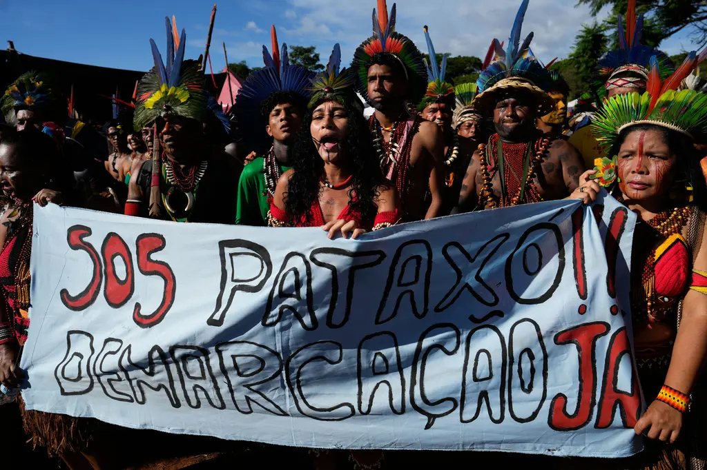 Indígenas marchan en Brasil para exigir respeto a sus tierras