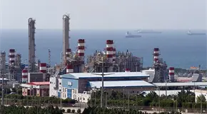 Israel bombardea planta petroquímica iraní