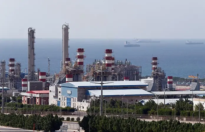 Israel bombardea planta petroquímica iraní Israel bombardea planta petroquímica iraní