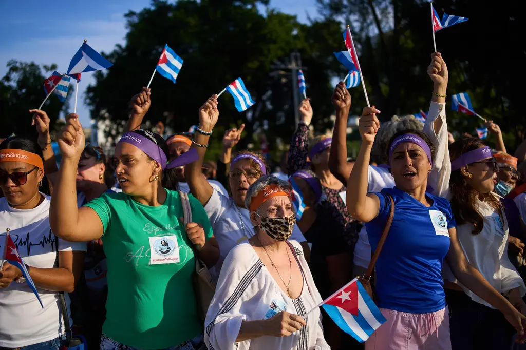 Mujeres cubanas protestan en La Habana contra sanciones de EEUU