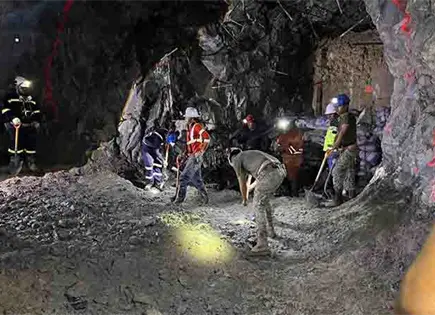 Rescatan a segundo trabajador atrapado en mina Santa Fe Rescatan a segundo trabajador atrapado en mina Santa Fe