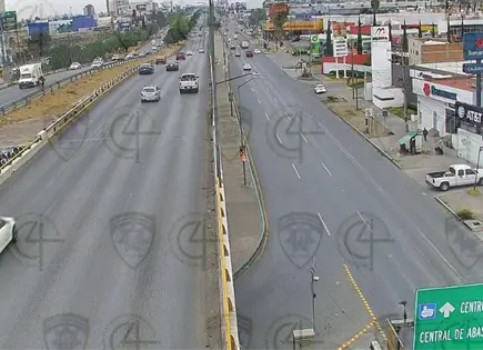 Tr&aacute;fico en aumento, pero vialidades principales siguen fluyendo