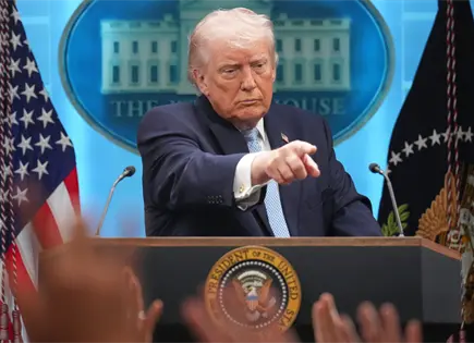 Trump aplaza plazo para Ir&aacute;n y advierte ataques en estrecho de Ormuz