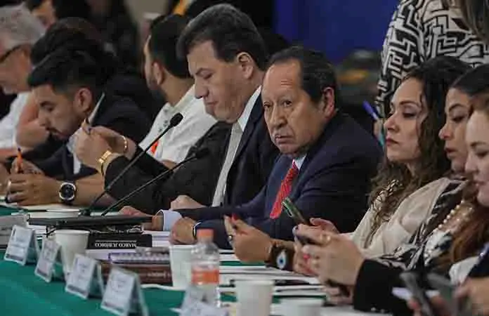 Avanza "Plan B" en comisiones