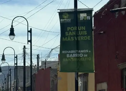 Promueven "San Luis m&aacute;s verde"... en lona pl&aacute;stica en pleno Centro