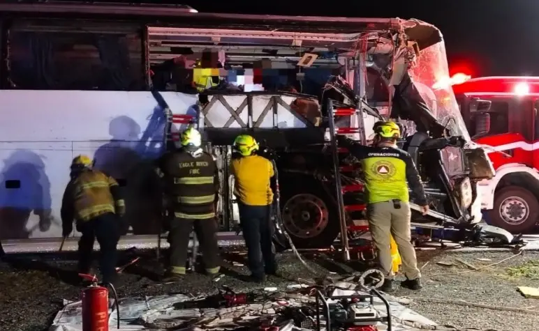 Choque de autobús deja dos muertos y 10 heridos en Tamaulipas