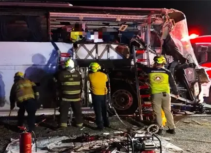Choque de autob&uacute;s deja dos muertos y 10 heridos en Tamaulipas