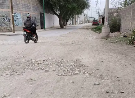 Piden pavimentar calle Francisco I. Madero en SLP