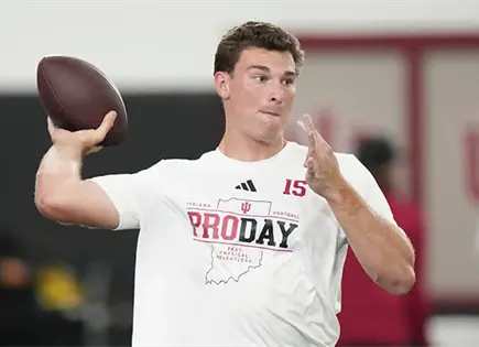 Ver&aacute; Mendoza el draft de la NFL desde su hogar