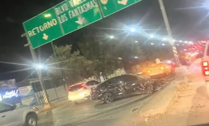 Vuelca auto en carretera a Rioverde; pérdida total Vuelca auto en carretera a Rioverde; pérdida total