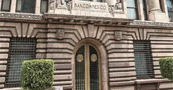 Analistas recortan PIB y suben inflaci&oacute;n: encuesta de Banxico