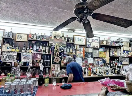 Charla "Historia de las cantinas en SLP" Charla "Historia de las cantinas en SLP"