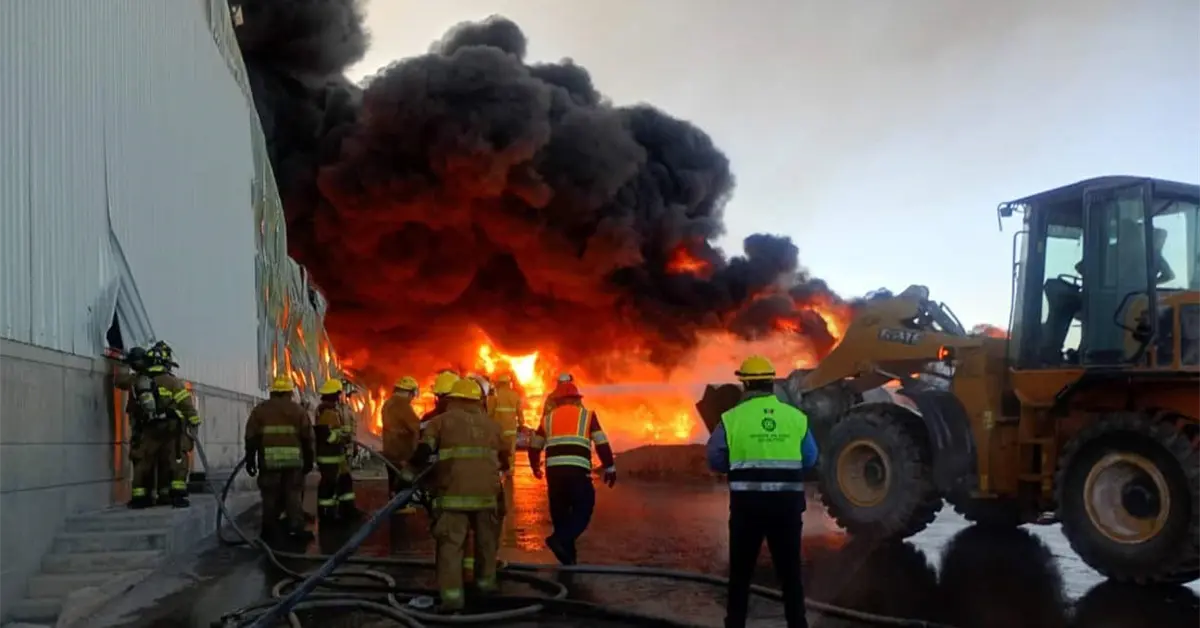 Controlan incendio en Polímeros Nacionales; no hay lesionados Controlan incendio en Polímeros Nacionales; no hay lesionados